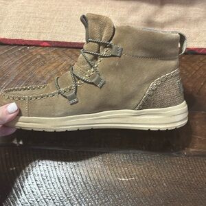 Like new Hey dudes worn 1 time